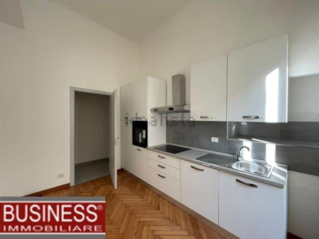 Appartamento in affitto di 160 m² in Via Spartaco, 10