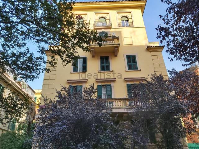 Appartamento in affitto di 160 m² in Via Stamira, 21