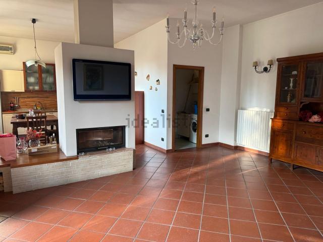 Appartamento in affitto di 160 m² in Via P. Bersellini, 7