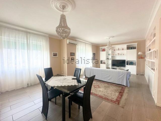 Appartamento in affitto di 160 m² in Via Po, 1