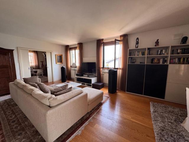 Appartamento in affitto di 160 m² in Via Principessa Mafalda