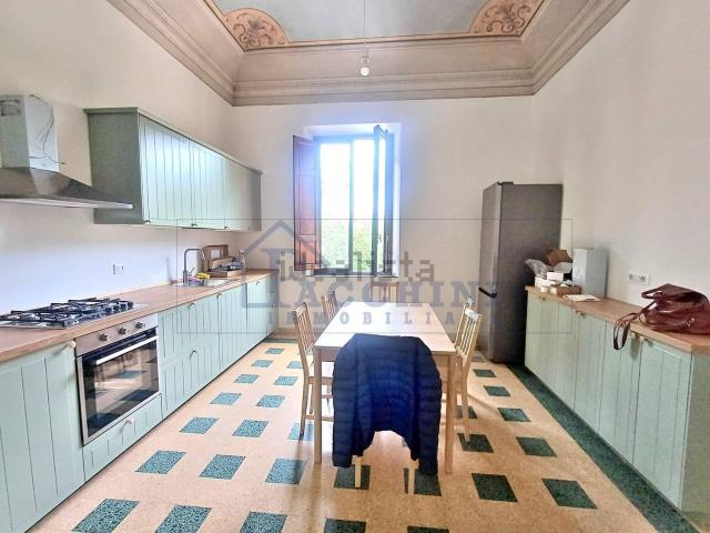 Appartamento in affitto di 160 m² in Via Roma