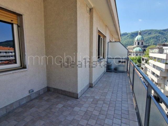 Appartamento in affitto di 160 m² in Via Rezzonico