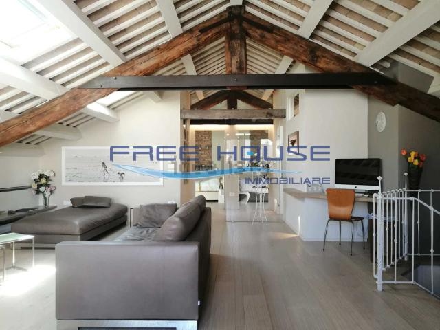 Appartamento in affitto di 160 m² in Via XX Settembre, 30