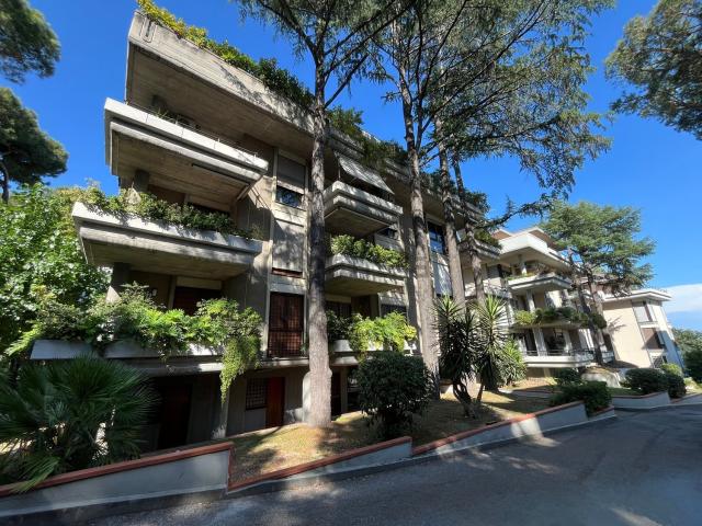 Appartamento in affitto di 160 m² in Viale Cortina d&apos Ampezzo, 79