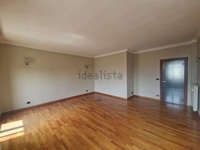 Appartamento in affitto di 160 m² in Corso Re Umberto