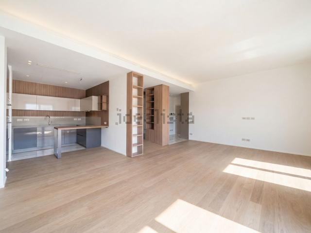 Appartamento in affitto di 161 m² in Via Giacomo Puccini, 3