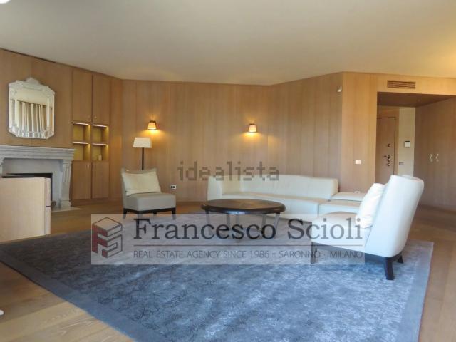 Appartamento in affitto di 162 m² in Via Giuseppe Parini, 19