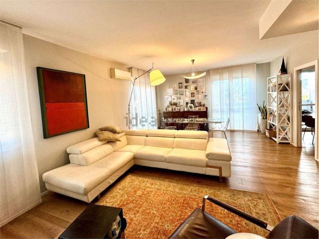 Appartamento in affitto di 162 m² in Via Piave, 15