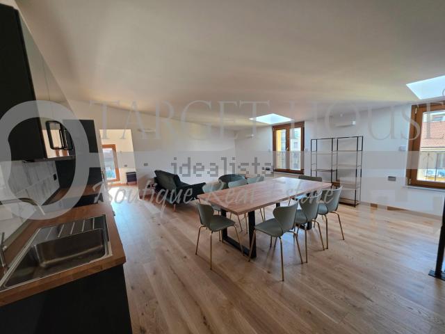 Appartamento in affitto di 163 m² in Via Ciro Menotti