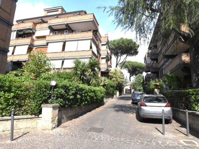 Appartamento in affitto di 163 m² in Viale Cortina d&apos Ampezzo