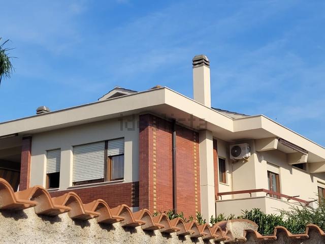 Appartamento in affitto di 165 m² in Via Creta, 22