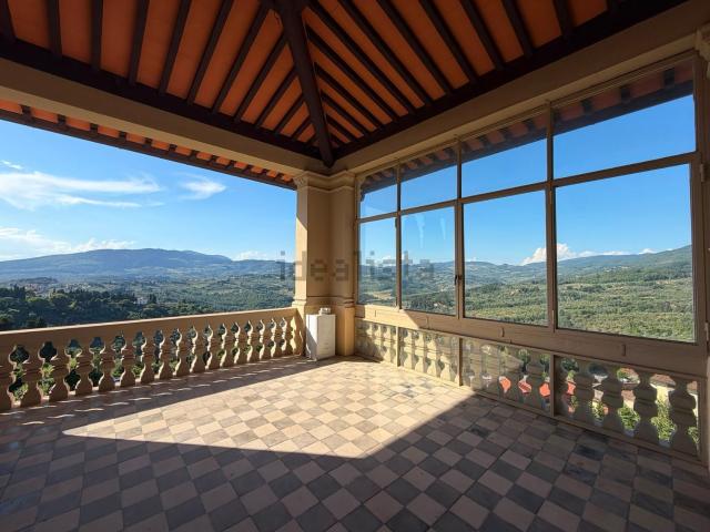 Appartamento in affitto di 165 m² in Via Giacomo Matteotti