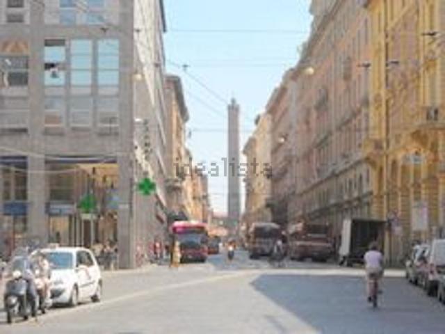 Appartamento in affitto di 165 m² in Via UGO BASSI