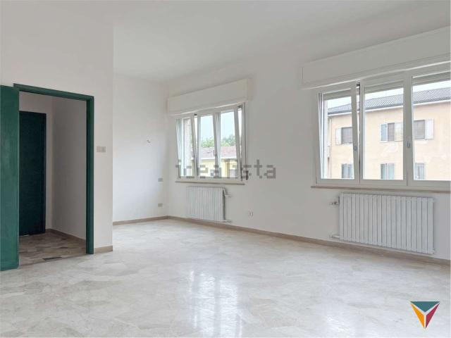 Appartamento in affitto di 165 m² in Viale Luigi Vaschi, 15