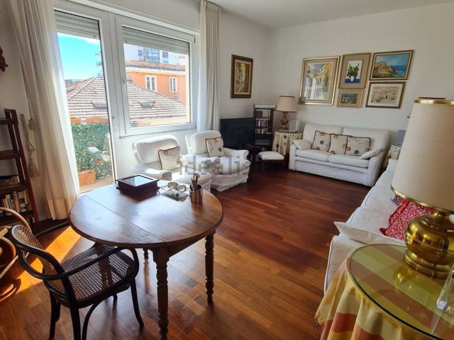 Appartamento in affitto di 165 m² in Viale Luigi Merello, 44