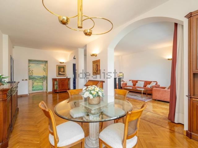 Appartamento in affitto di 166 m² in Via Alessandro Manzoni