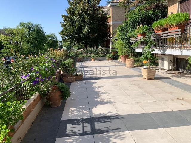 Appartamento in affitto di 168 m² in Viale dei Santi Pietro e Paolo, 30