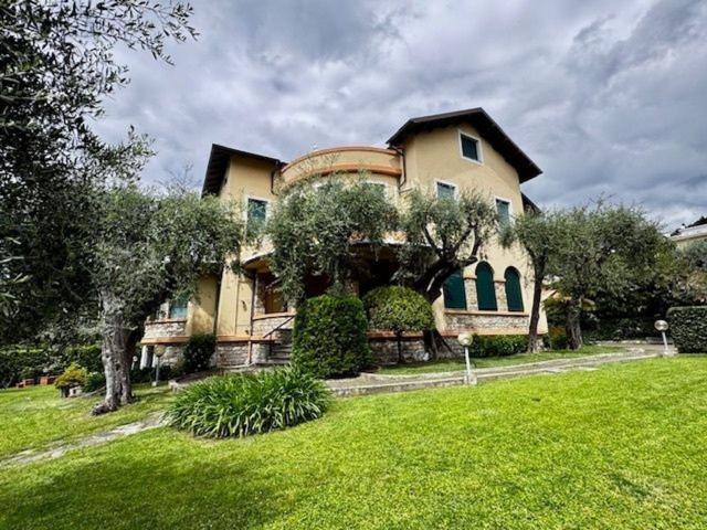 Appartamento in affitto di 168 m² in Viale delle Palme