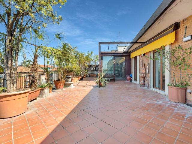 Appartamento in affitto di 169 m² in Via Mario Morgantini
