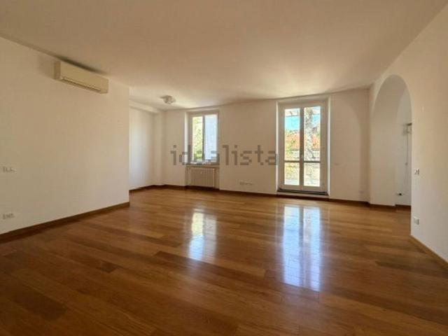 Appartamento in affitto di 170 m² in Via Crocefisso