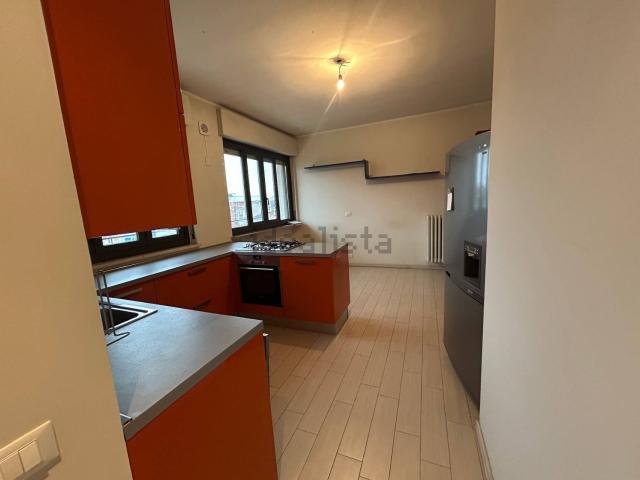 Appartamento in affitto di 170 m² in Via Galileo Galilei