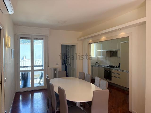 Appartamento in affitto di 170 m² in Via Giuseppe Longhi, 10