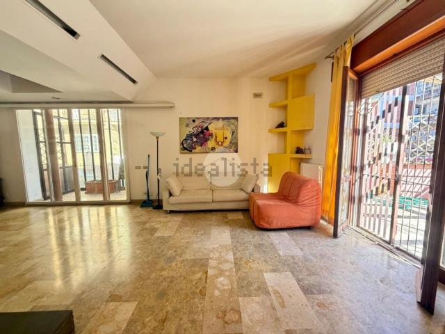 Appartamento in affitto di 170 m² in Via dei Buonvisi, 193