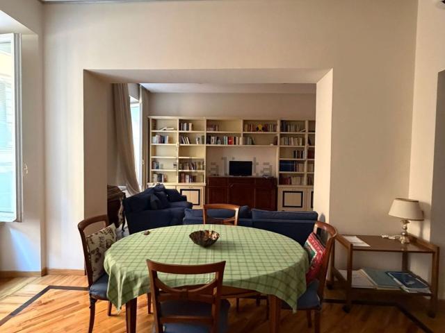 Appartamento in affitto di 170 m² in Via dei Crociferi, 41
