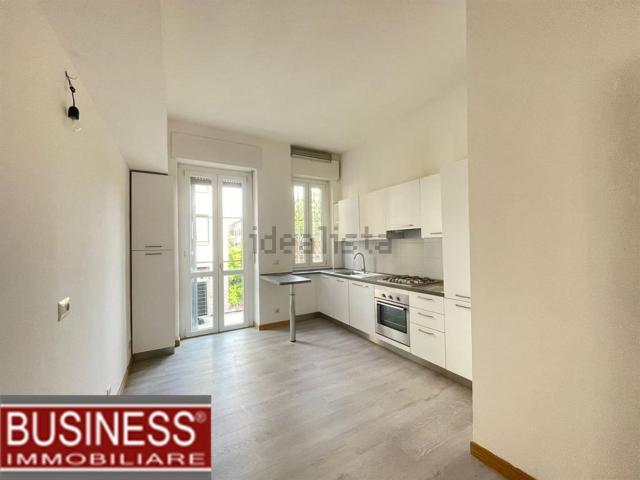 Appartamento in affitto di 170 m² in Via Eugenio Vaina, 4