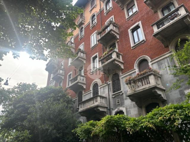 Appartamento in affitto di 170 m² in Via Mario Giuriati, 16