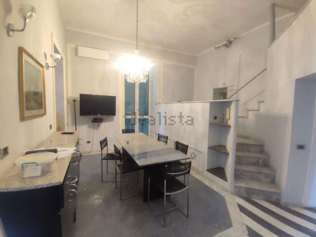 Appartamento in affitto di 170 m² in Via Suor Orsola, 5