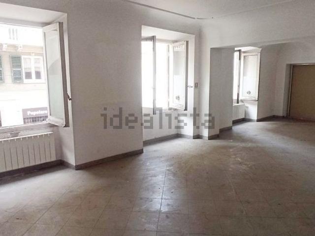 Appartamento in affitto di 170 m² in Via Pietro Paleocapa