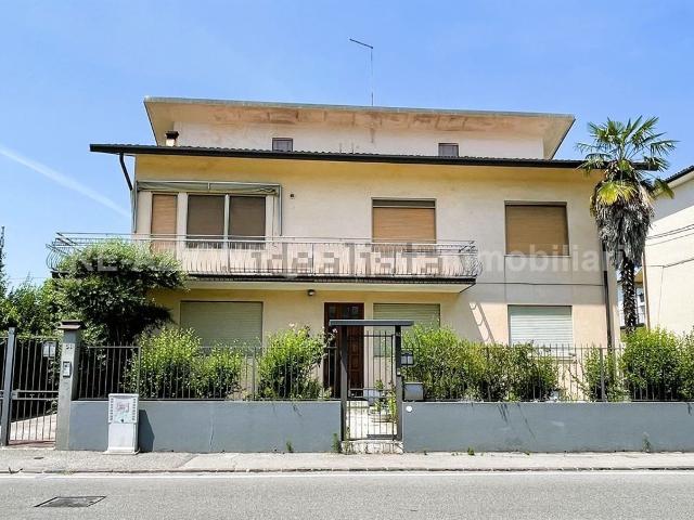 Appartamento in affitto di 170 m² in Viale Astichello, 51