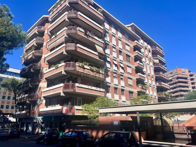 Appartamento in affitto di 170 m² in Viale Cesare Pavese, 300