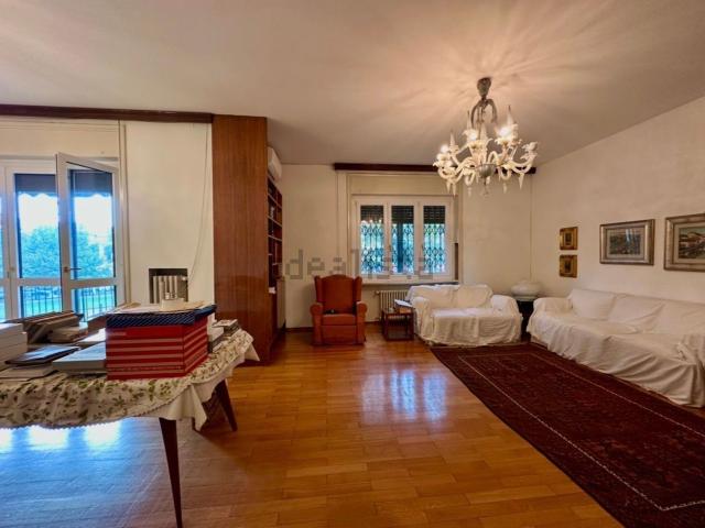 Appartamento in affitto di 170 m² in Viale Duilio