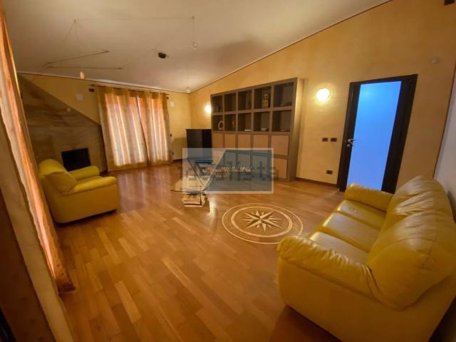 Appartamento in affitto di 175 m² in Via Catalani