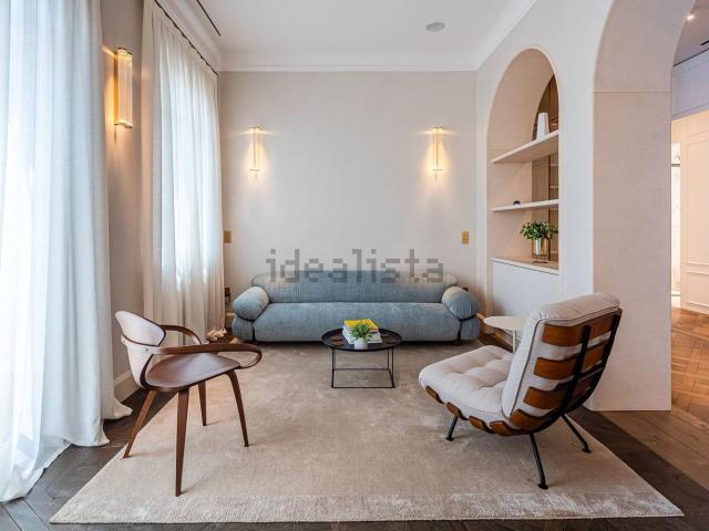 Appartamento in affitto di 175 m² in Via Enrico Besana