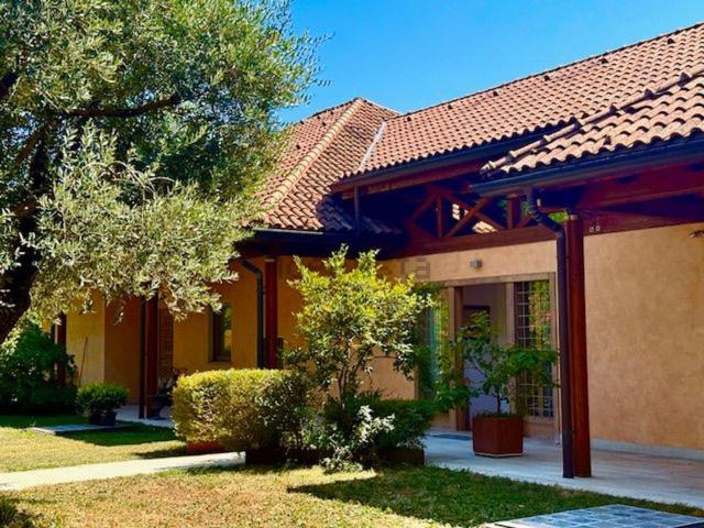 Appartamento in affitto di 175 m² in Strada Comunale Santa Margherita, 234