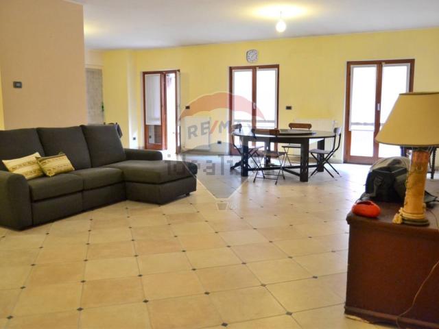 Appartamento in affitto di 180 m² in Via Carlo Marrè, 6