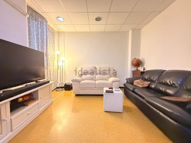 Appartamento in affitto di 180 m² in Via Antonio Cecchi, 19