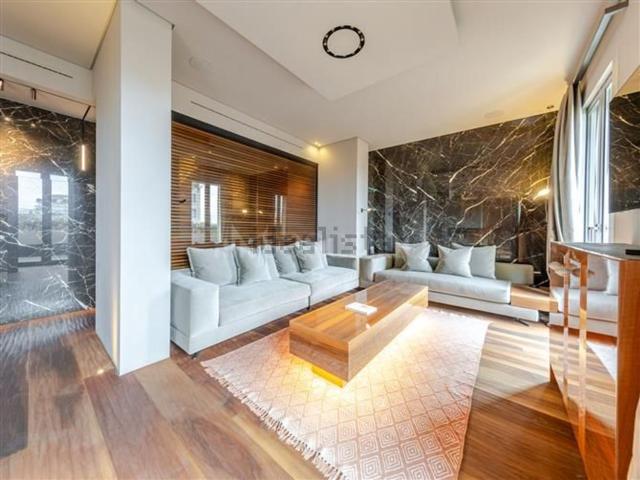 Appartamento in affitto di 180 m² in Via Alessandro Manzoni