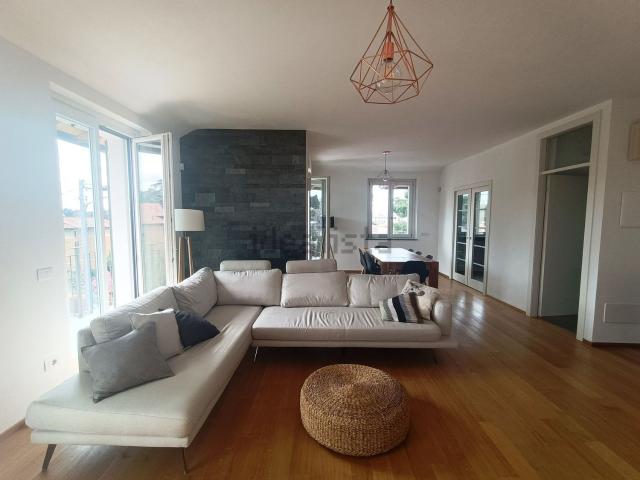 Appartamento in affitto di 180 m² in Via G.Marconi