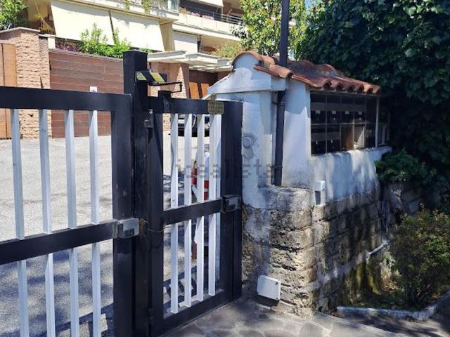 Appartamento in affitto di 180 m² in Via Giuseppe Vaccari, 12