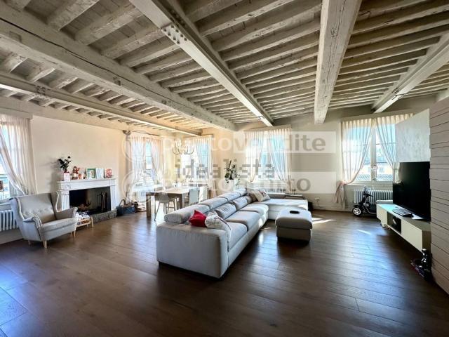 Appartamento in affitto di 180 m² in Via della Dogana, 55100