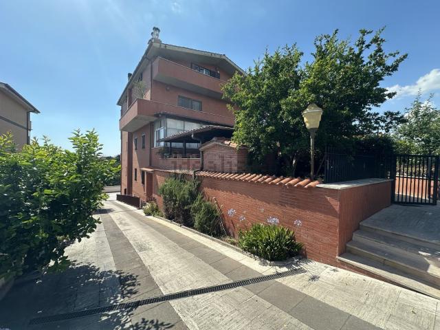 Appartamento in affitto di 180 m² in Via della Storta, 247
