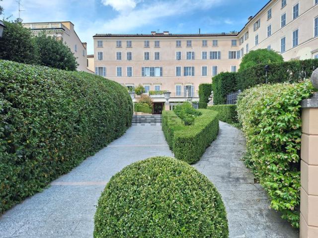 Appartamento in affitto di 180 m² in Via Francesco Selmi