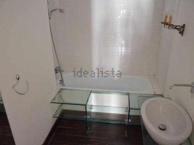 Appartamento in affitto di 180 m² in Via Lucilio, 15