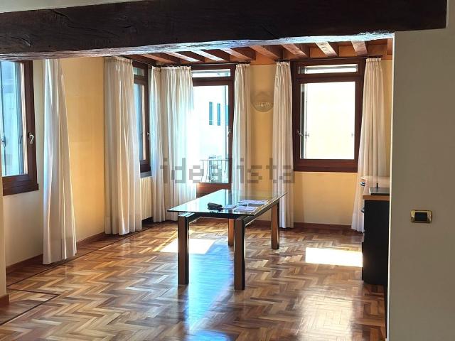 Appartamento in affitto di 180 m² in Via Stefania Omboni, 1