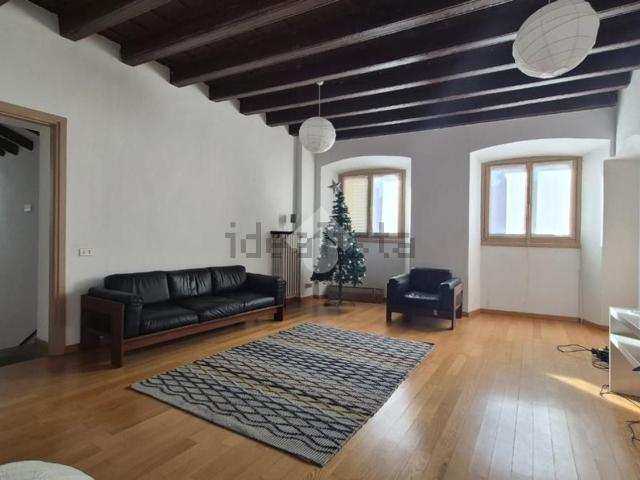 Appartamento in affitto di 180 m² in Via Pignolo, 74